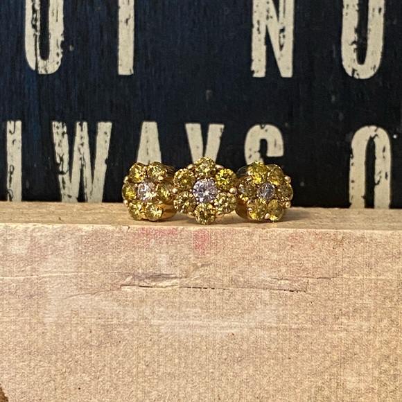 ❌SOLD❌14k yellow diamond and white diamond flower ring in yellow gold - Picture 7 of 9